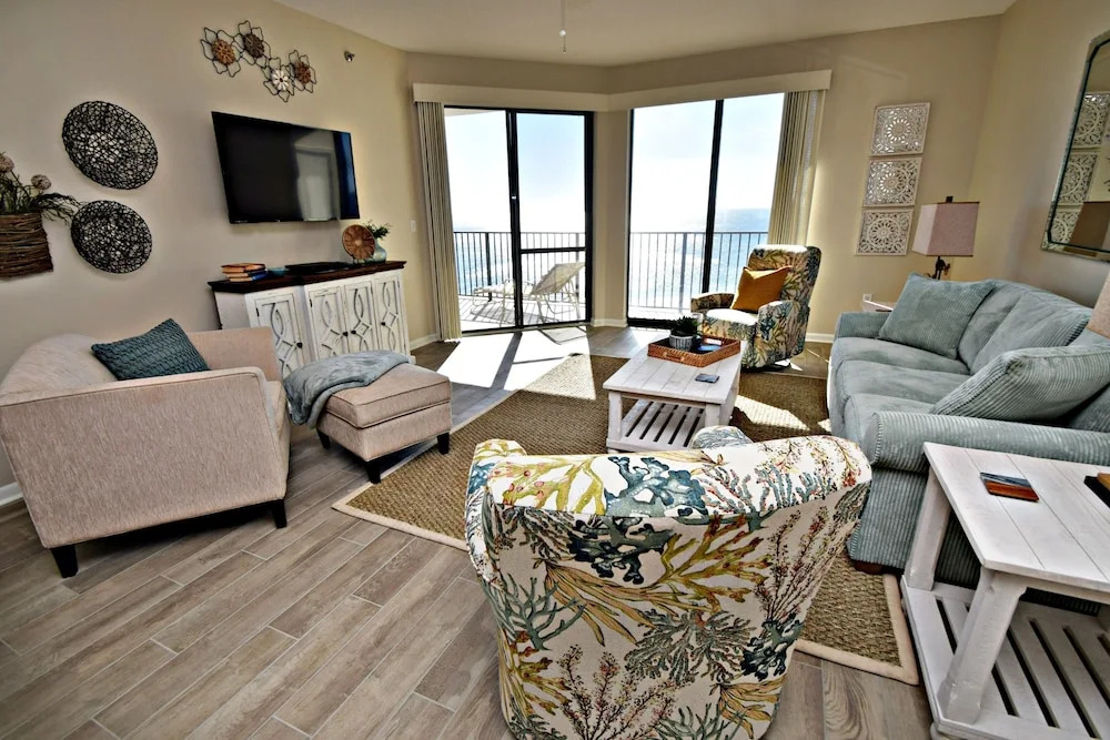 Phoenix Vii 71208 3 Bedroom Apts by RedAwning