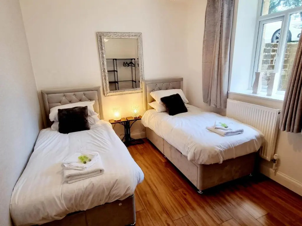 Exquisite 10 bed Villa hot tub and games room