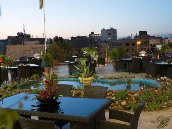 Qasr International