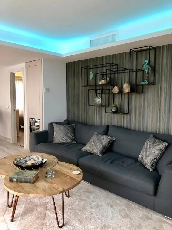 Luxury apartment in La Isla, walking distance to Puerto Banus