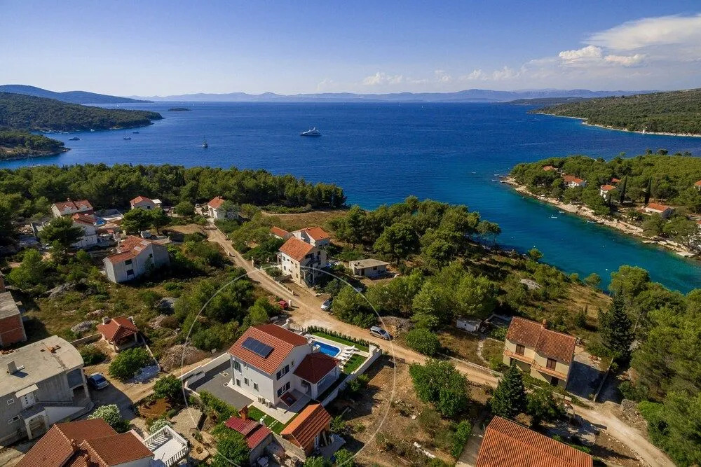 Villa Makarac - Heated Pool, Beach 140m & Kids Playground I Brač