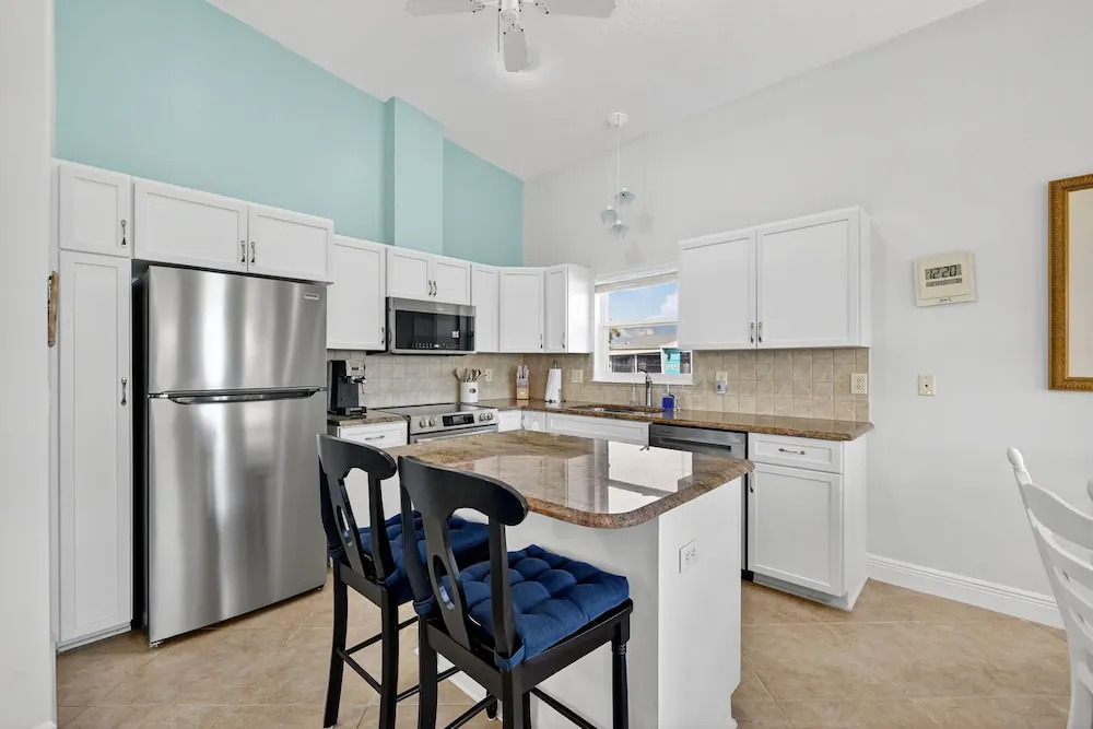 Beachbound 2BR Apt 1282