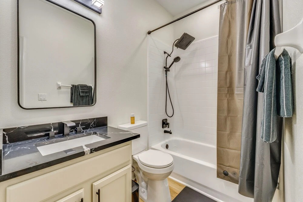 Theme Park Hub 4 Mi to Disney! Poolside Retreat