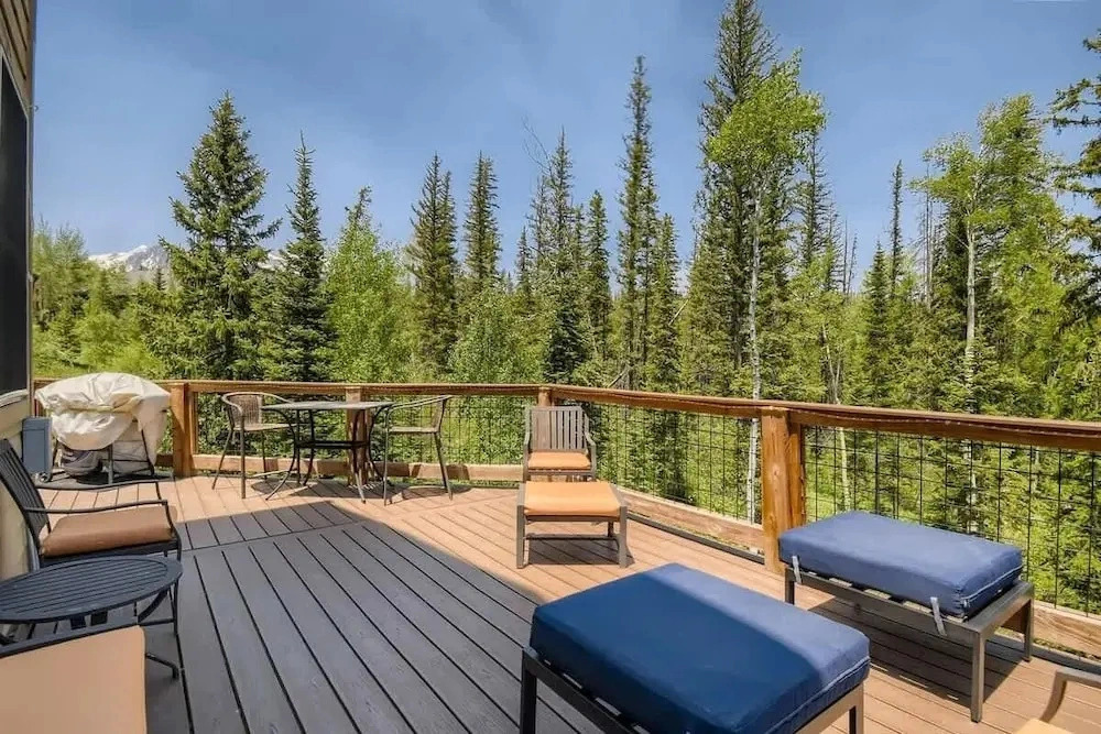 4BR Townhome w/ Private Hot Tub, Garage, and Deck
