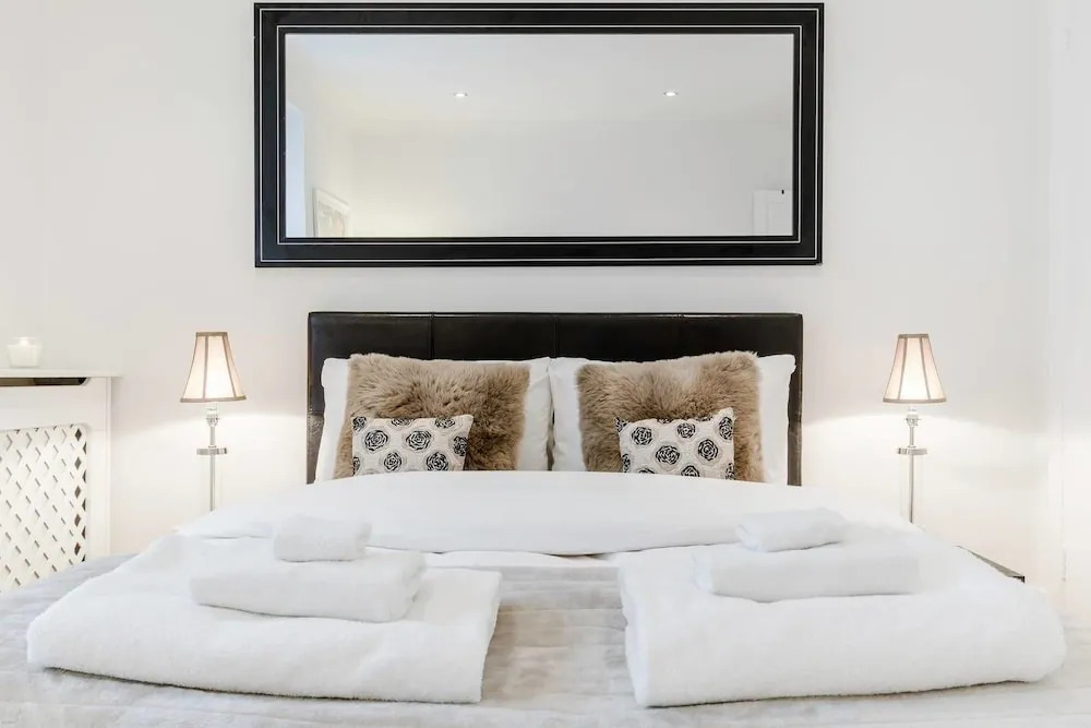 Lovely 1 Bedroom Home in Paddington W/patio