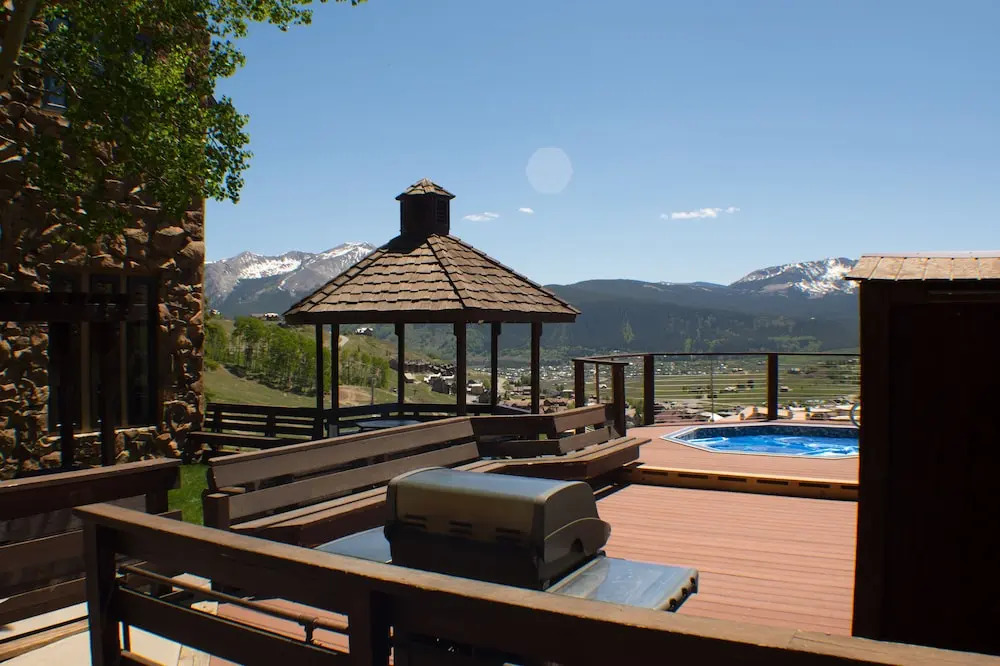 Columbine Condominiums by CB Lodging