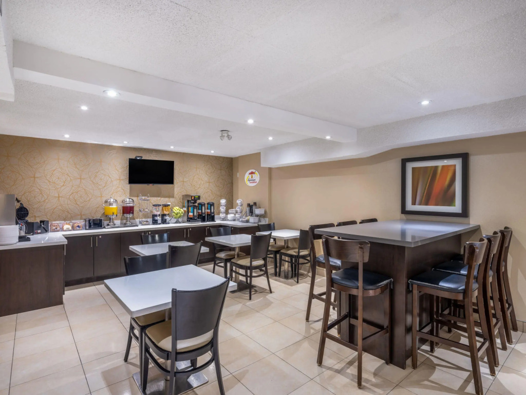 Super 8 by Wyndham Toronto East ON