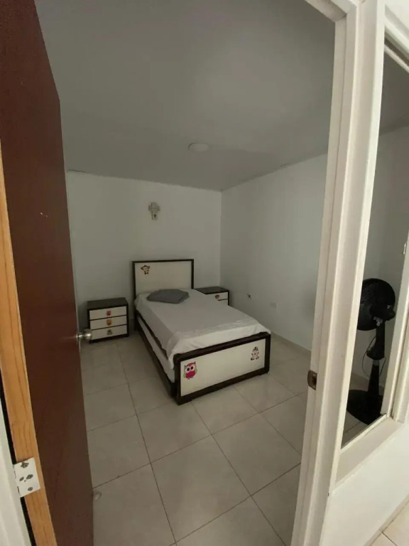 Hermoso apartamento con piscina y ascensor.