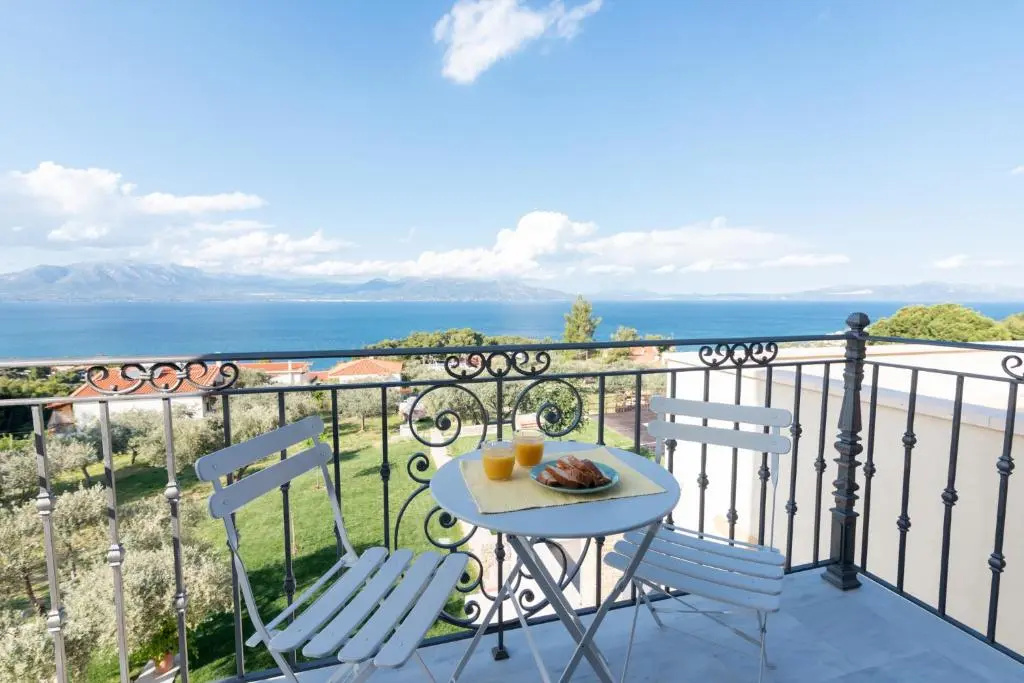 Villa Kalamos / Sea View and Pool nearby Athens