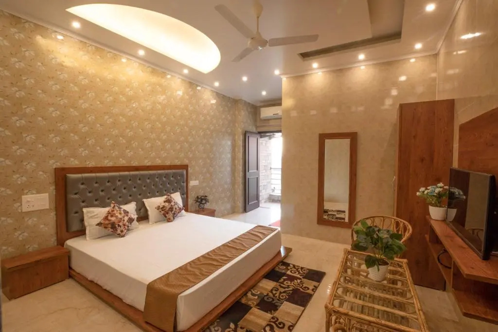Hotel Gangotri Plaza