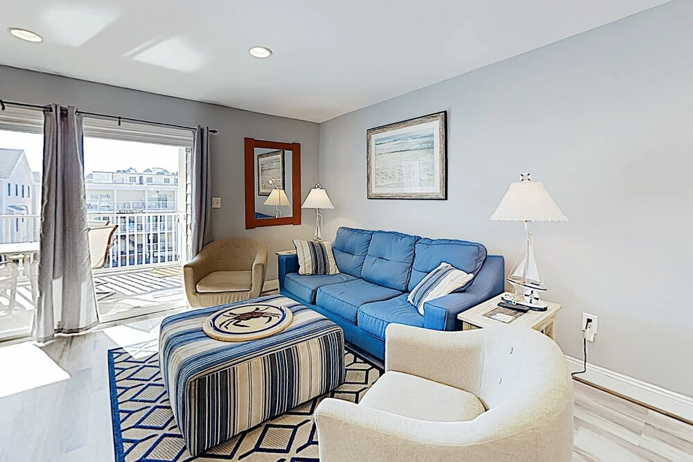New Listing! Chic Nautical Getaway 300 To Beach 3 Bedroom Condo