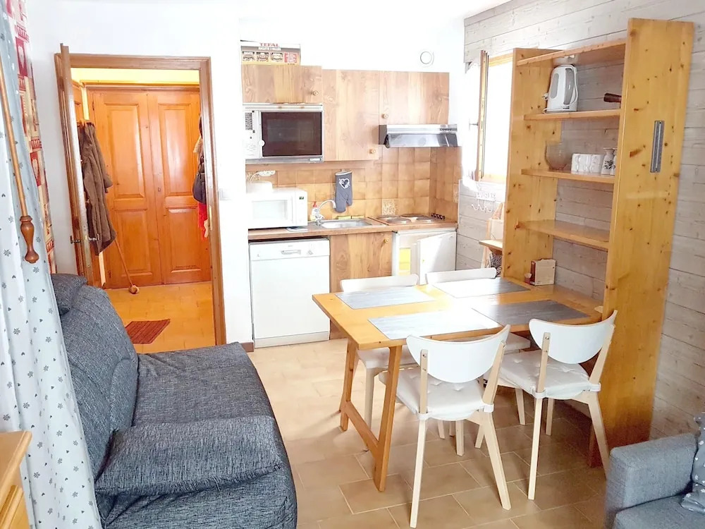 Studio in Demi-quartier, With Wonderful Mountain View - 600 m From the