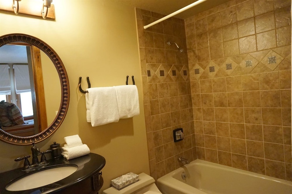 2 Bedroom Ski In, Ski Out Luxury Residence Located On Fanny Hill In The Heart Of Snowmass Village