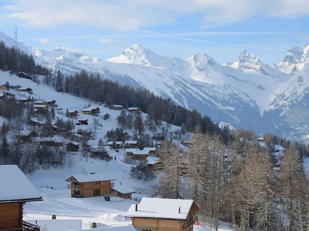 Top chalet with unobstructed views in the middle of the ski resort of La Tzoumaz