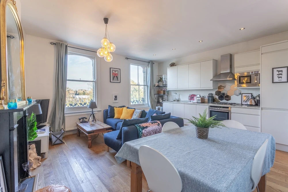 Lovely 1 Bedroom Flat Next to Clapham Common Tube