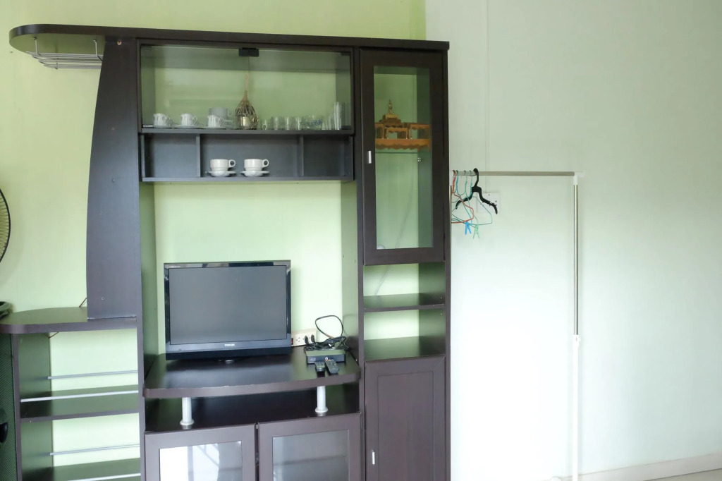 Chomlay Restaurant & Room for Rent