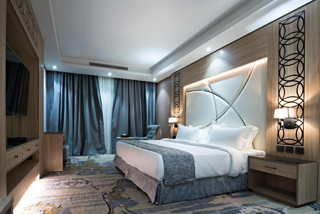 Mirnian Hotel