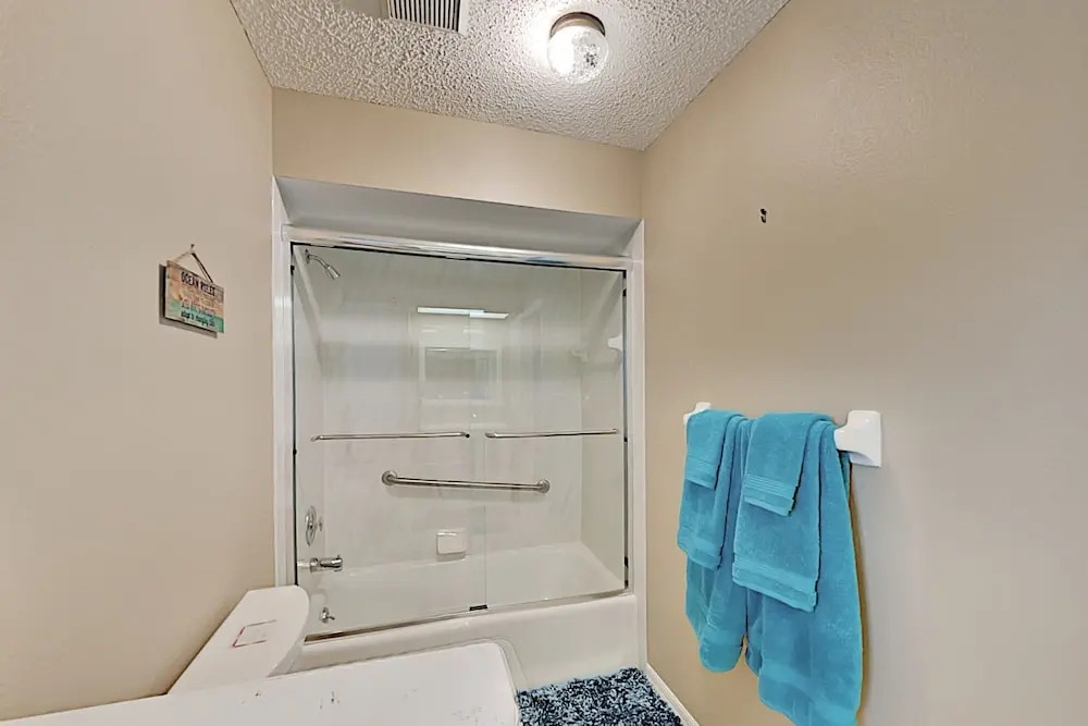 Corner Lot W/ Lanai & Private Pool 3 Bedroom Home