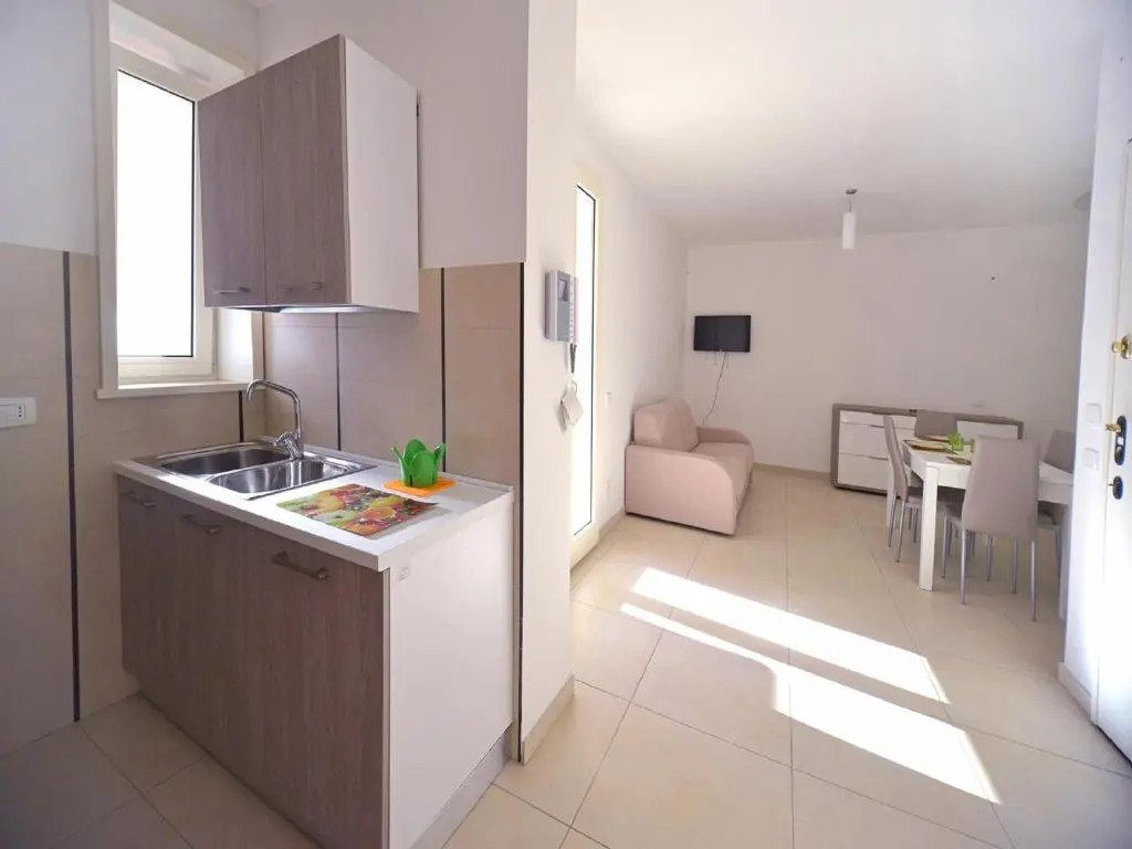 Leo Apartments