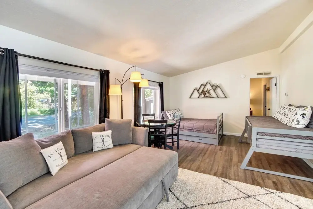 Riverfront Home w/ Deck, Near Mount Rainier!