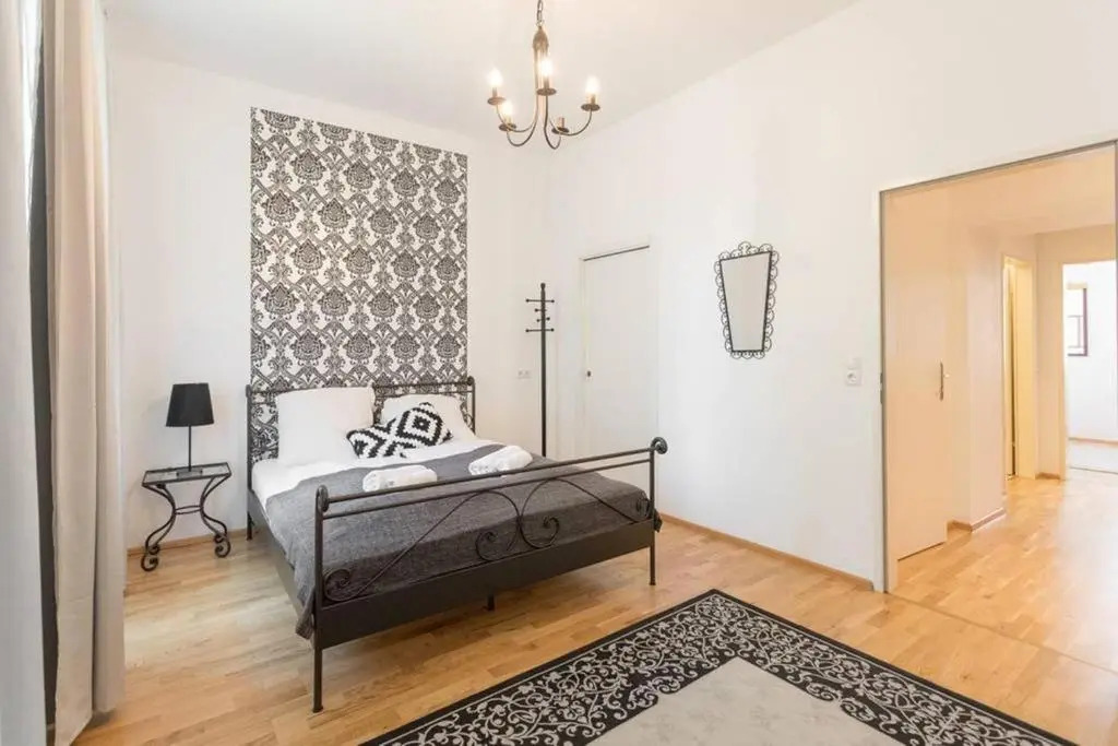 Spacious Vienna Central Station Residence