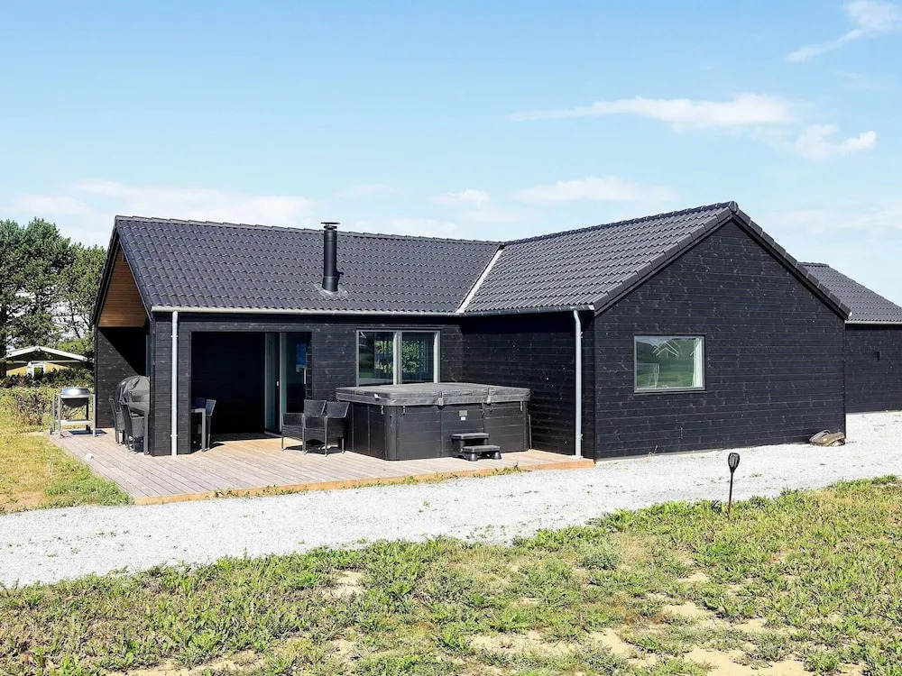 10 person holiday home in Bogense-By Traum