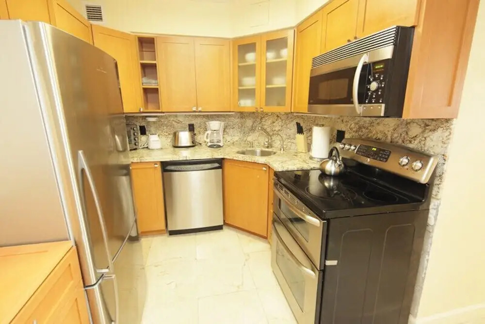 Alexander 1208 - 2 Br Apts