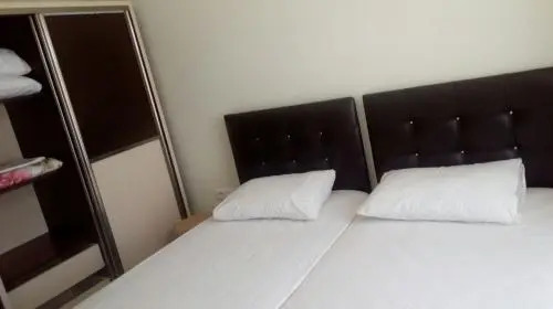 Saros Aslan Apart