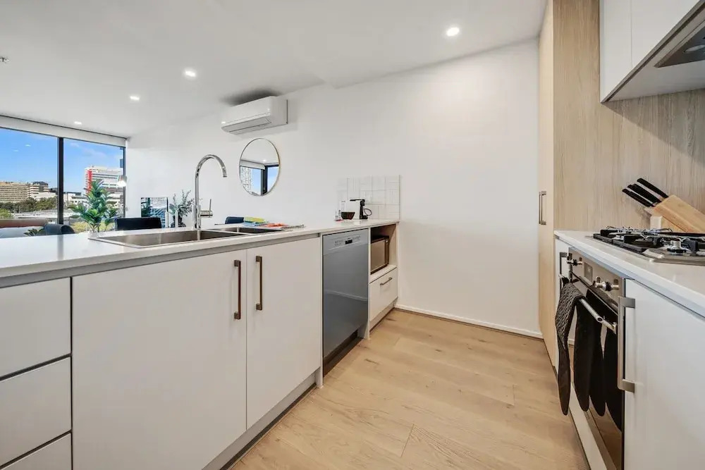 Chic 1-bed With Sophisticated Decor,