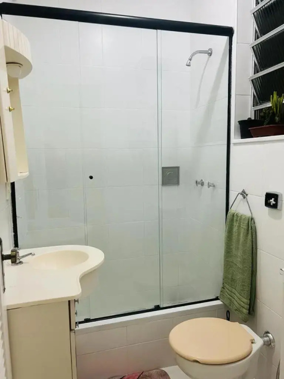 MARAVILHOSO QUARTO E SALA até 4 PESSOAS NO LEBLON na Av ATAULFO DE PAIVA
