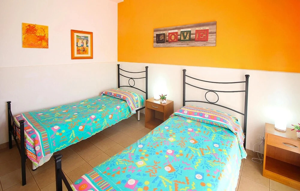 2 Bedroom Stunning Home In Siracusa
