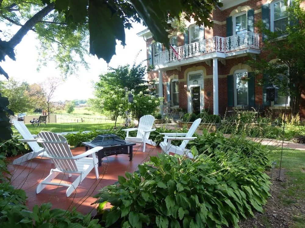 Cloran Mansion Bed & Breakfast