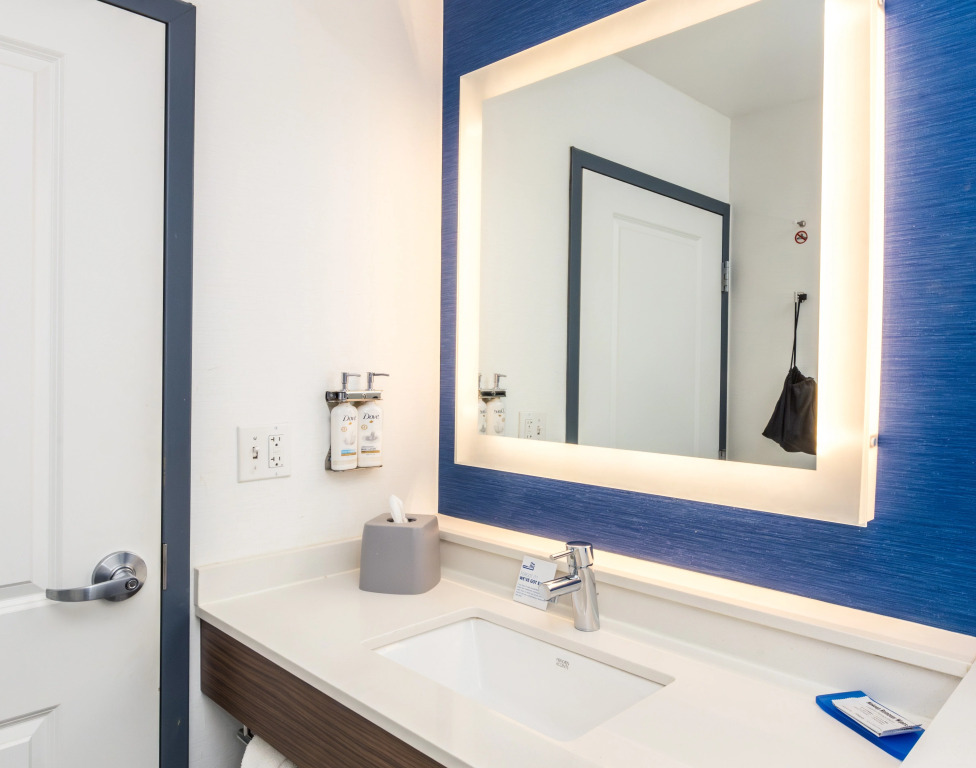 Holiday Inn Express & Suites Downtown Louisville by IHG