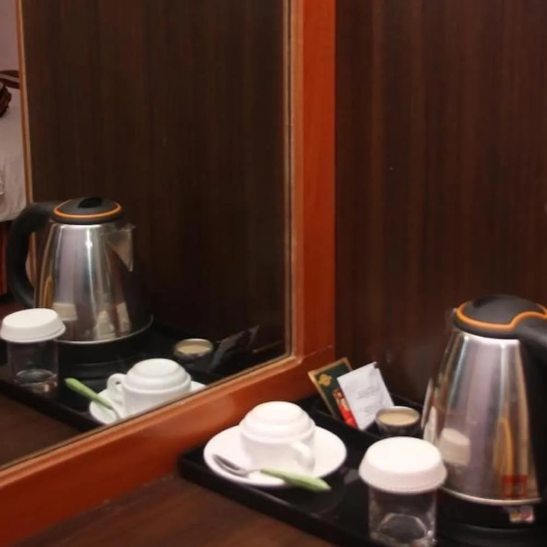 Eleon Inn Hotel