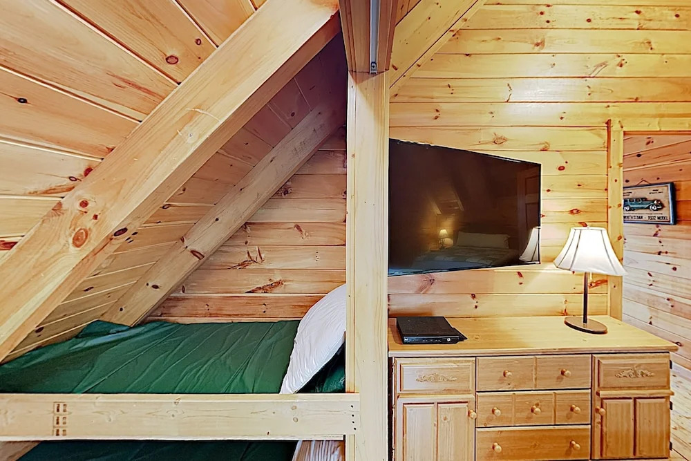 New Listing! Dollywood W/ Private Hot Tub 4 Bedroom Cabin