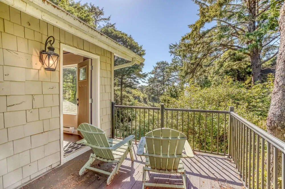 Stunning Ocean Views and Hot Tub Retreat - Elegant Coastal Sanctuary