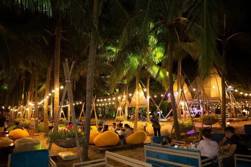 Hola Beach-Beach Club & Eco Glamping Resort