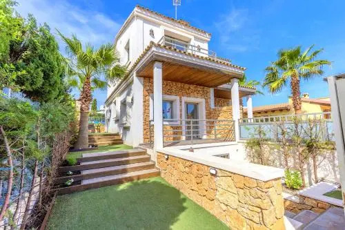 Modern Chalet with sea views in Son Serra