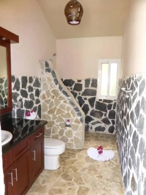 Elegant and Private 4 Bedroom Villa
