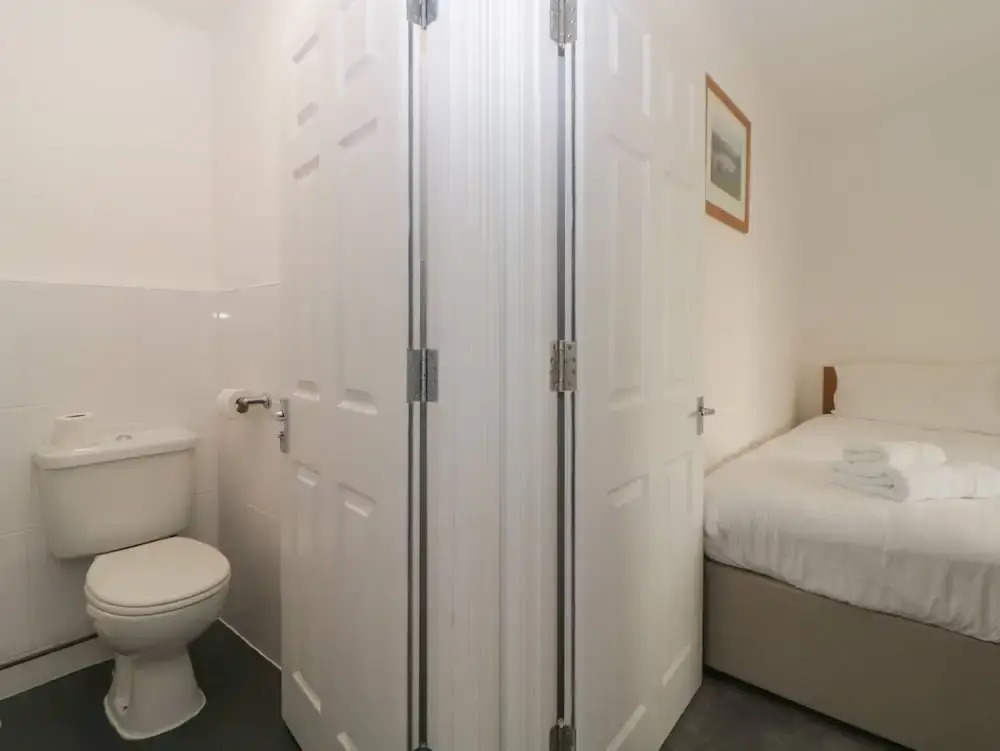 Harcombe House Bungalow 2