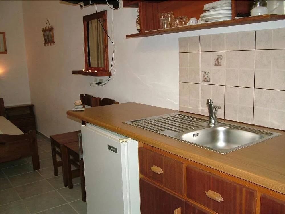 Meroi Studios Molos
