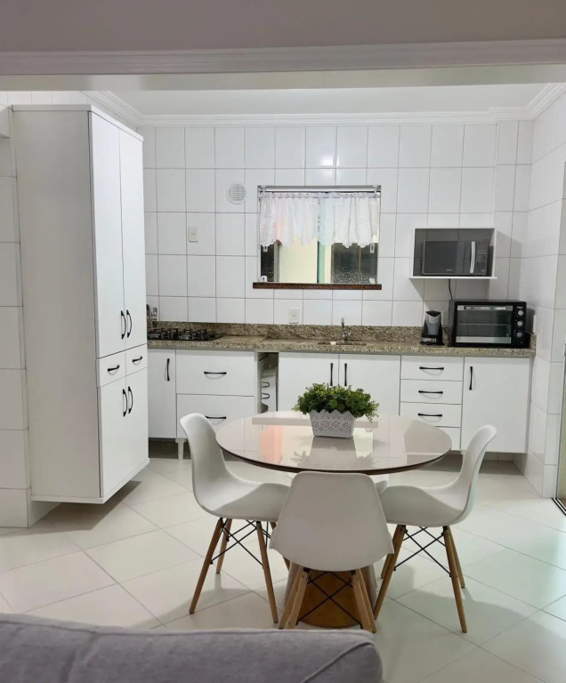 Apartamento em Meia Praia Itapema a 250 metros da praia, rua 252