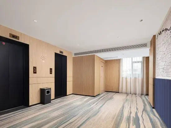 Kyriad Hotel (Zhengzhou Zijingshan Business District Wenmiao Subway Station Store)