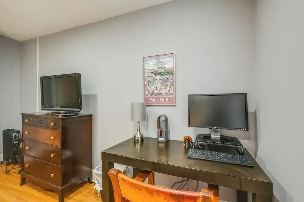 Easy Metro Access: Wfh-friendly Apt 7 Mi to DC!