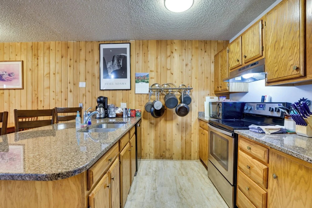 Mtn Condo w/ Ski Locker & Pools - 3 Mi to Resort!