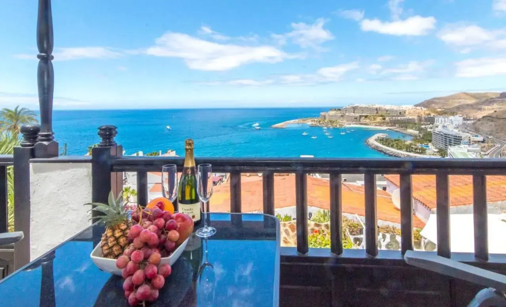 Sunset Dream Bungalow with balcony sea view.
