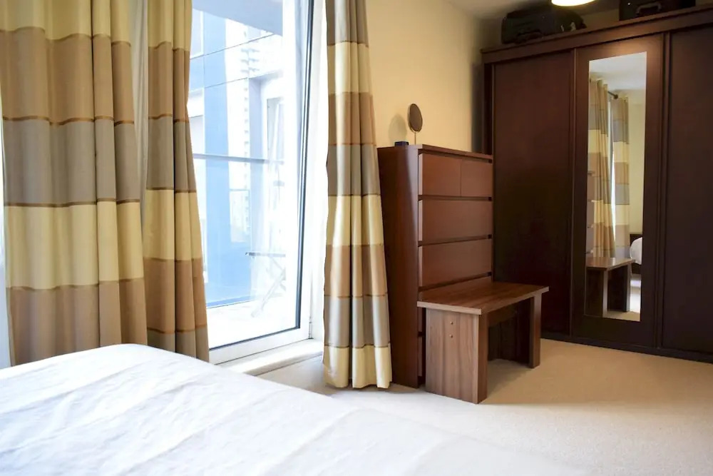 1 Bedroom Apartment in Canary Wharf With Balcony