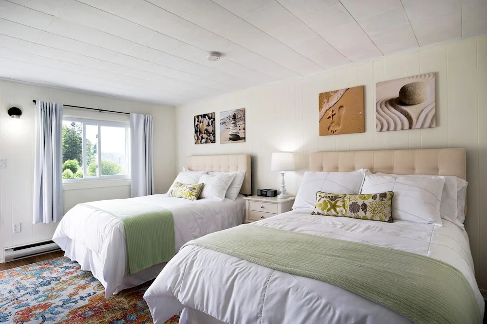 Friars Bay Inn & Cottages