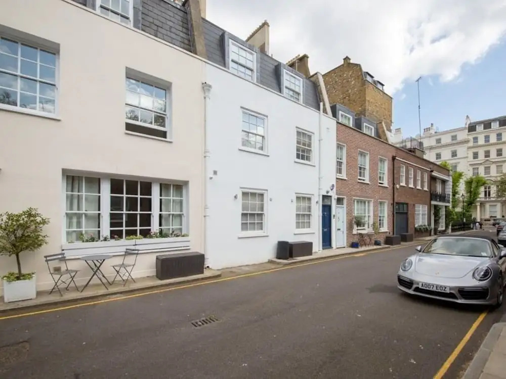 Stanhope Mews Apartment