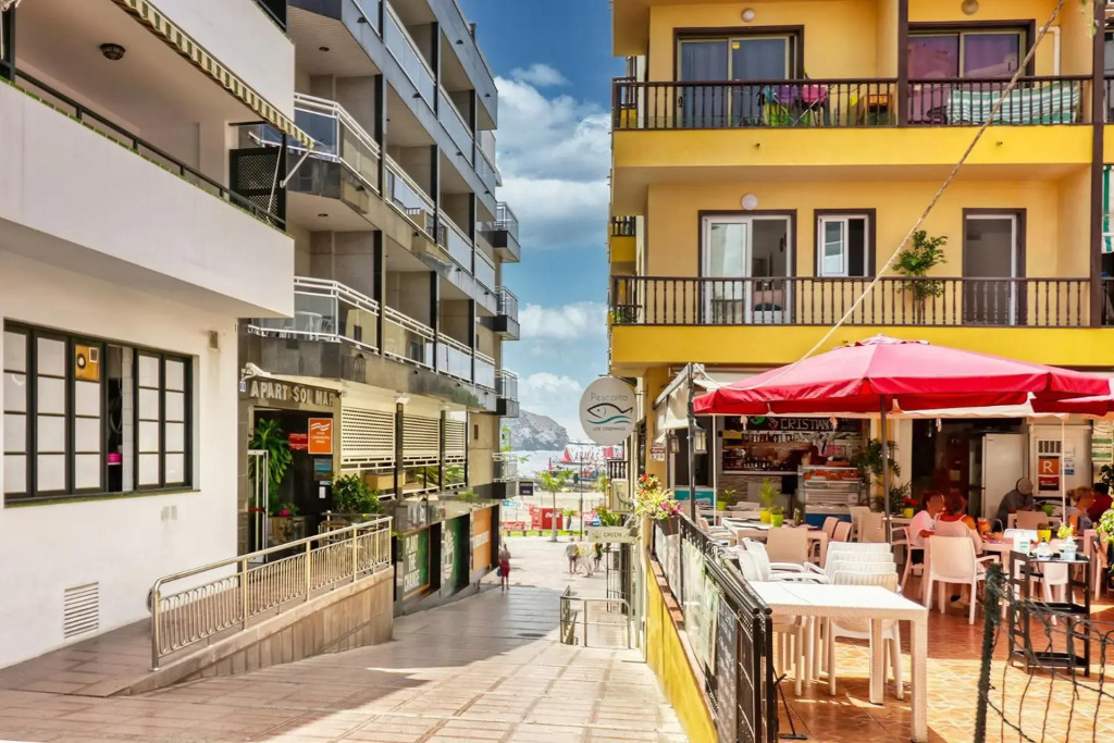 Cozy 3-bedrooms flat, main square and beachfront